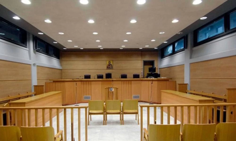 Χώρα υπό κατάρρευση: Το Ειρηνοδικείο αναγνώρισε σε 23χρονο το δικαίωμα να δηλώνει κορίτσι